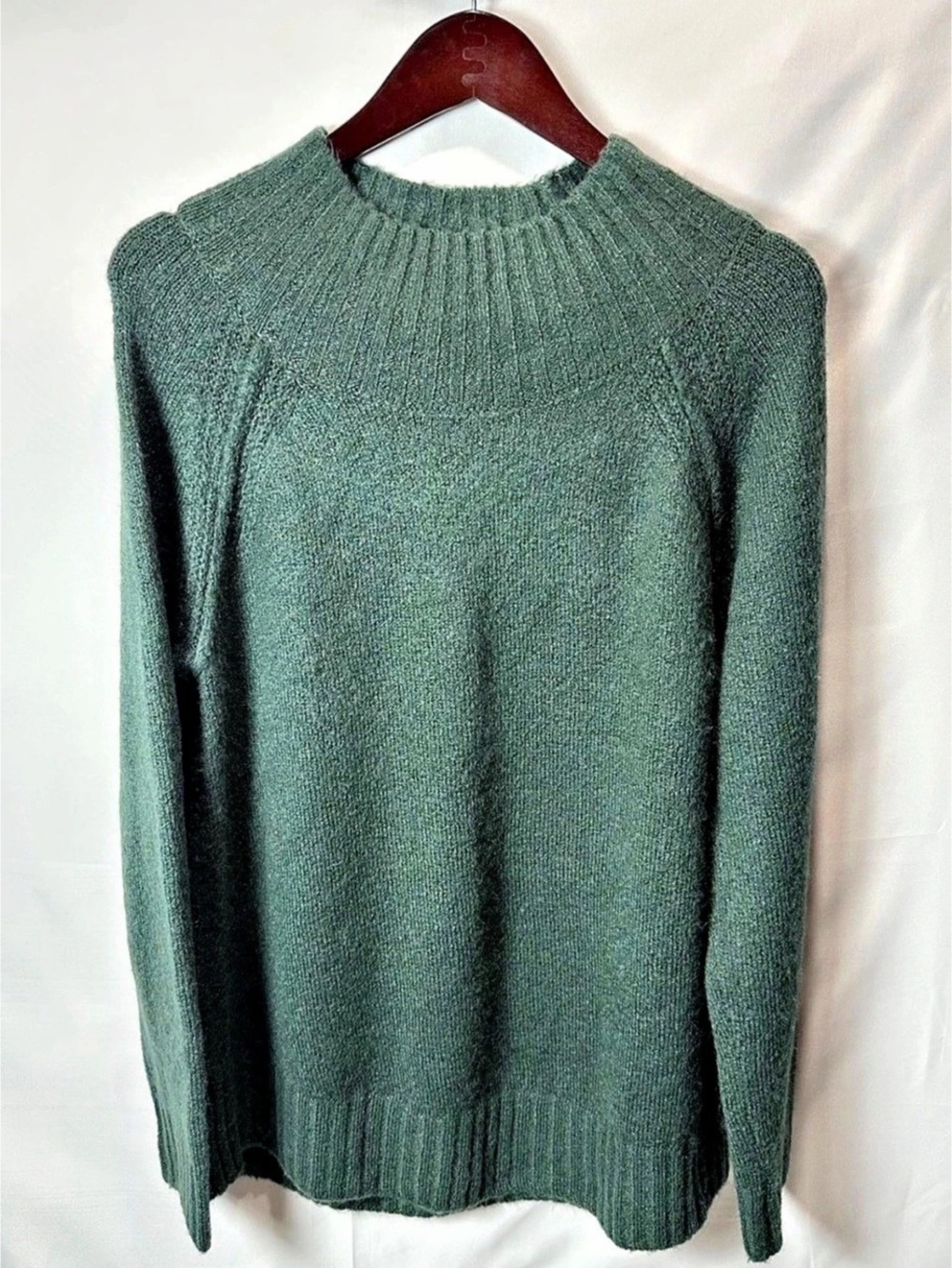 Jones New York Signature Green Crew Neck Sweater Size Medium